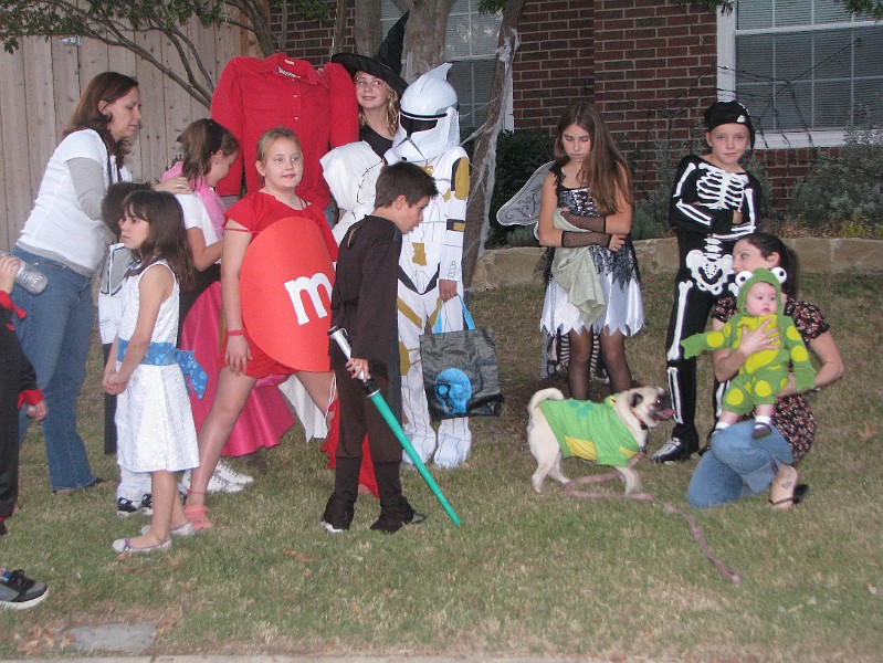 IMG_1842.JPG - The neighborhood kids all got together.