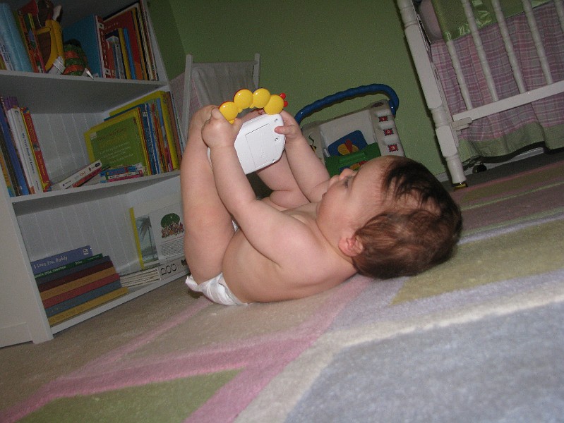 IMG_2231.JPG - Doh dee dooo. Listenin' with my toes.