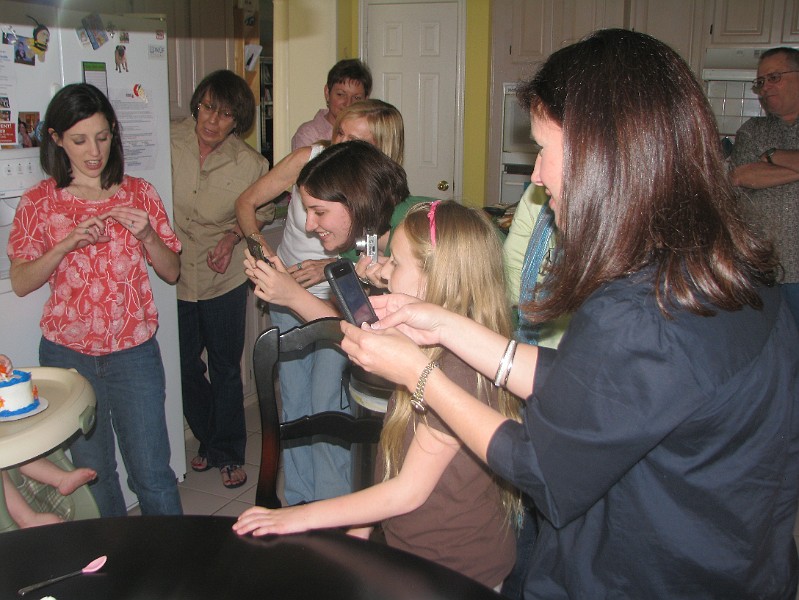 IMG_2693.JPG - Papparazi, man. They're always in the way.