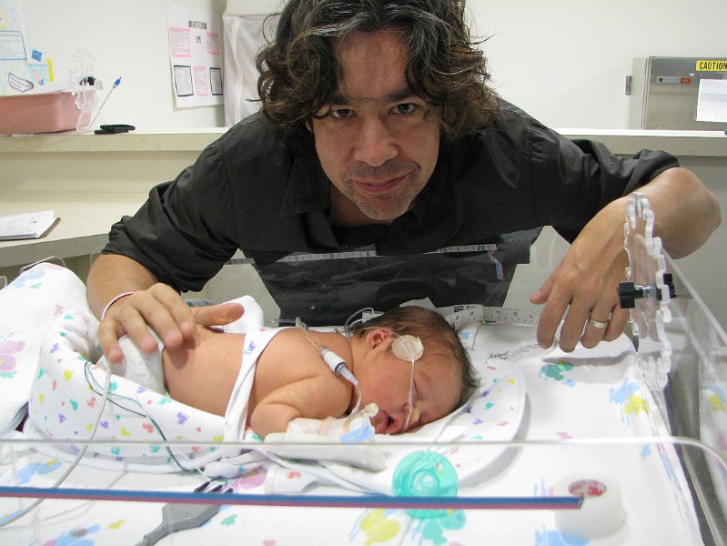 IMG_0339.JPG - Daddy pats my back.