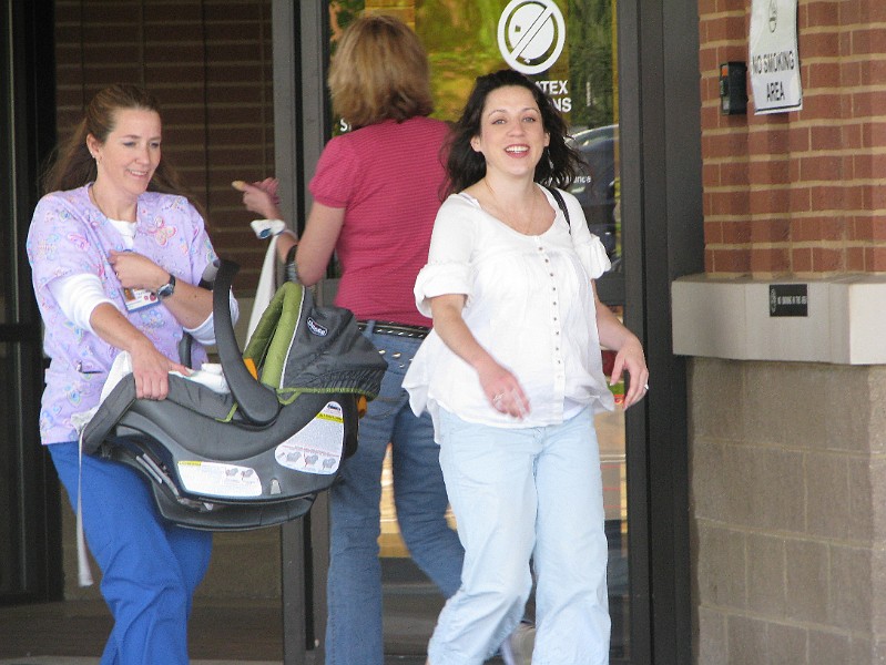 IMG_0544.JPG - A NICU nurse helps Mommy take me out to the car. It was really windy that day!